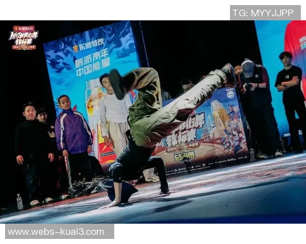 北京街舞队在世界攀岩锦标赛中的灵活性表现引发热议与赞赏 北京街舞队在世界攀岩锦标赛中的灵活性表现引发热议与赞赏