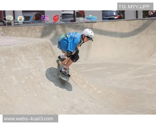 成都滑板队的崛起与反击之路:探索滑板文化的新风潮 成都滑板队的崛起与反击之路:探索滑板文化的新风潮